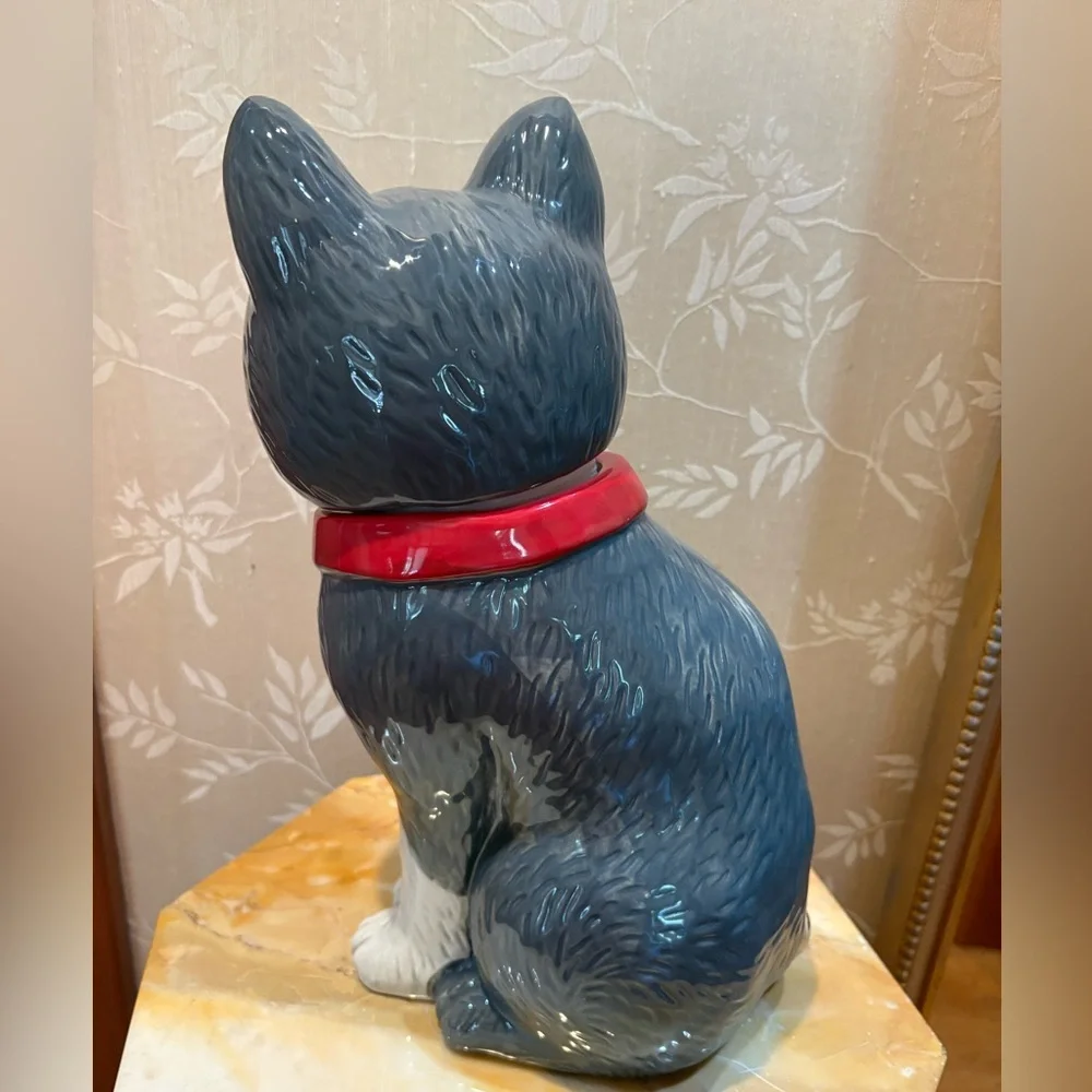 Anthropologie ♥️Peluche 🐱 Darling Cat Ceramic Cookie Jar with Red Bow